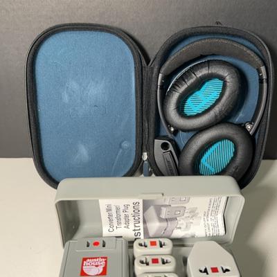 Bose QC25 Noise Canceling Headphones & Adapter Plugs