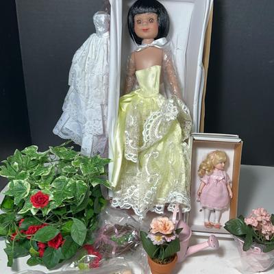 Betsy McCall Dolls & Convention Garden Centerpiece