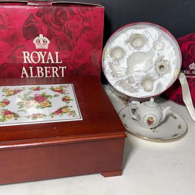 Royal Albert Old Country Rose Mini Tea Set & Chest