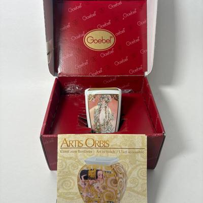 Goebel Artis Orbis "The Flowers" Mini Vase