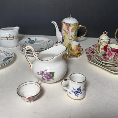 Meito & Unmarked Mini Tea Sets
