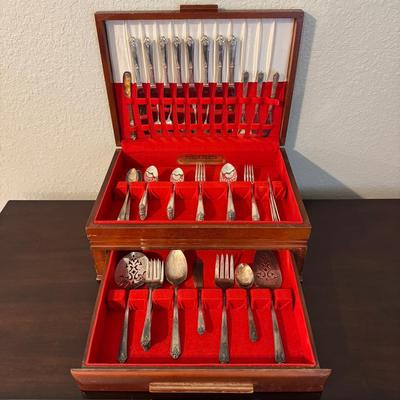 Tudor Plate by Oneida Community Silversmiths