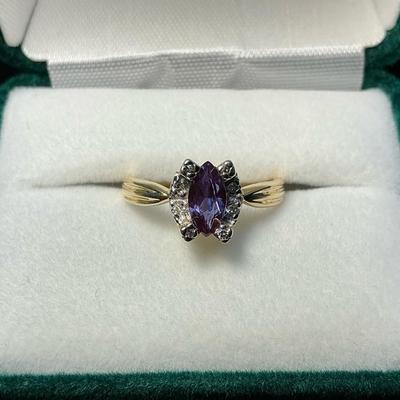 10k Gold Diamond Topaz Ring (Size 6.5) (3.21 Grams)