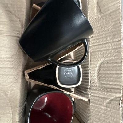 Set of 4 Elite Ceramic Mugs in Black and Red