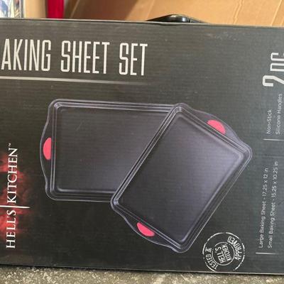 Hell’s Kitchen 2-Piece Baking Sheet Set