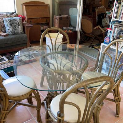 Kirchen Table With Four Chairs