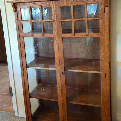 3 Shelves Display Cabinet