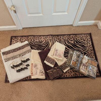 Lot #146 - Bathroom Decor Set