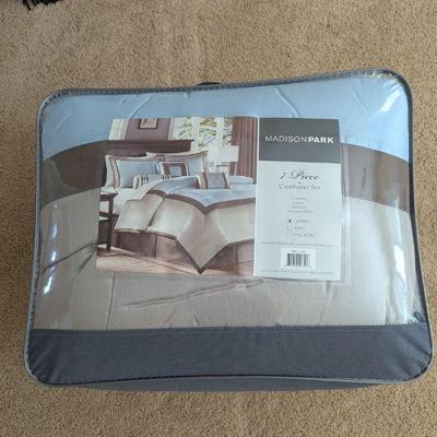 Lot #219 - Madison Park 7 Piece Queen Comforter Set