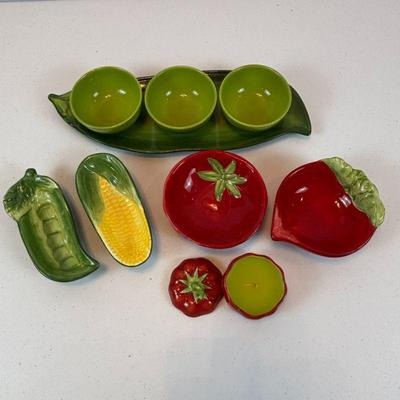 Lot #71 - Vegetable-Themed Serving Set