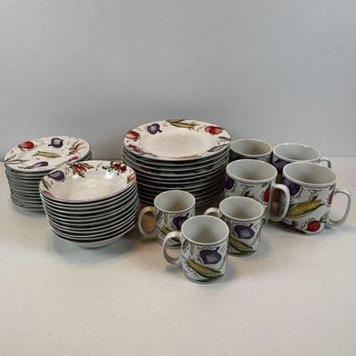Lot #63 - Furio Contemporary Casuals Dinnerware Set