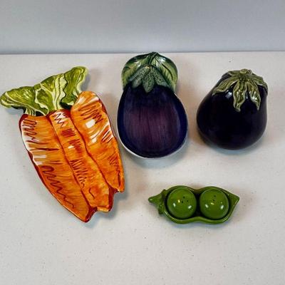 Lot #66 - Vegetable Themed Serveware Set