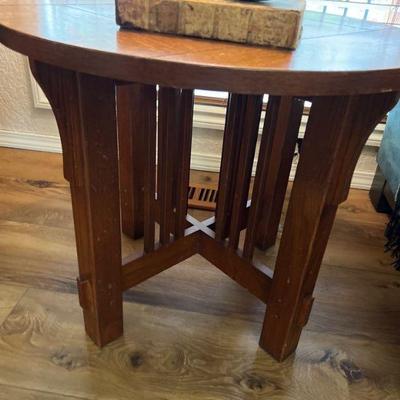 Round dining table 