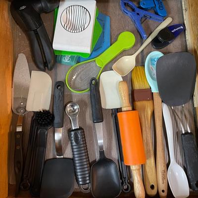 2 Drawers of Kitchen Utensils 