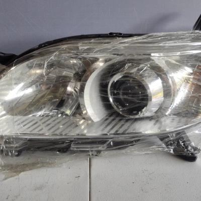 New Toyota Sienna Head Light Assembly 
