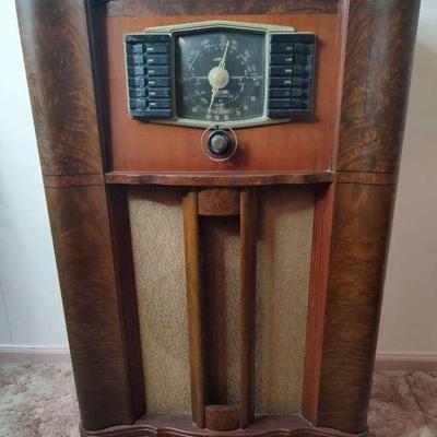 Tube radio