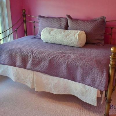 Metal day bed
