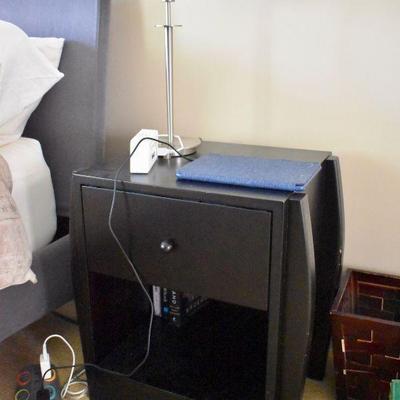 Dialogica nightstands