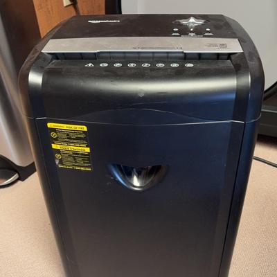 Amazon Basics Paper Shredder