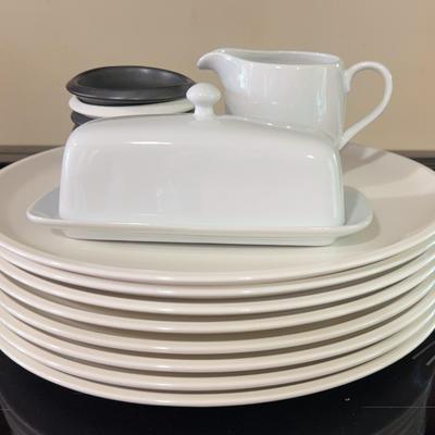 Villeroy & Boch White Dinner Plates (13") & BIA 