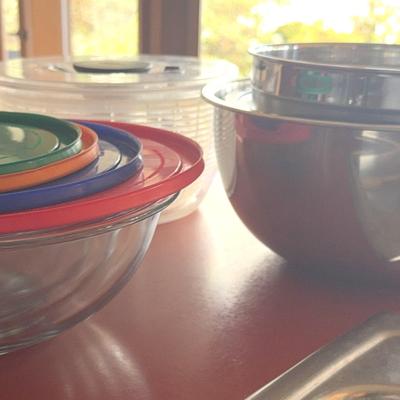 Covered Pyrex Nesting Bowls & Others 