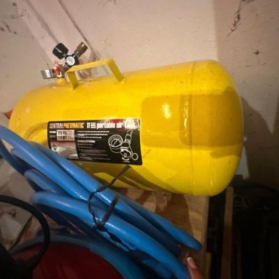 Portable air tank