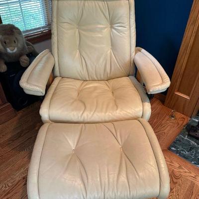 Leather lounge chair & ottoman
