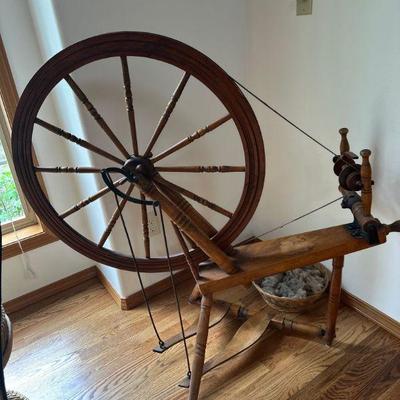 Vintage spinning wheel