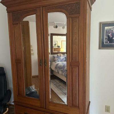 Vintage armoire 