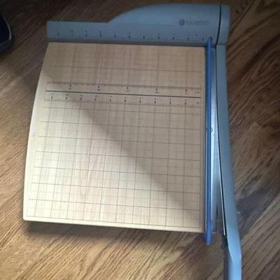 Paper cutter 