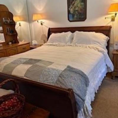 Queen sleigh bed $59 