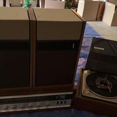 Magnovox Turntable And Stero With Bose Speakers