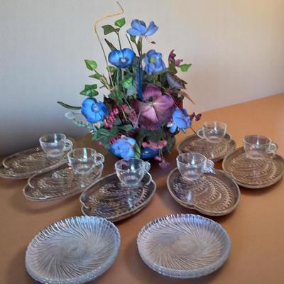 Vintage Snack Plates With Cups, 6 Vintage Plates & Flowers In Pot