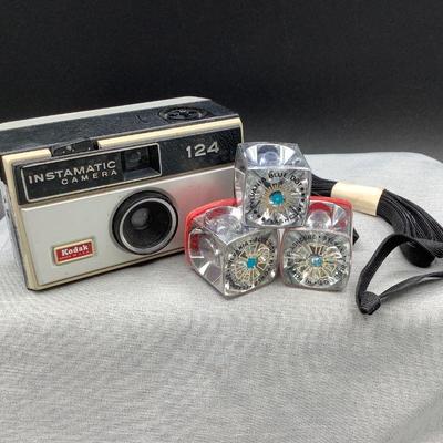 Vintage cameras and flash bulbs