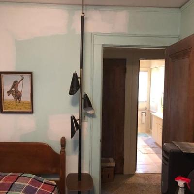 MCM pole light 