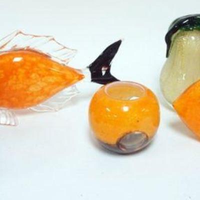 1062	GROUP OF MURANO STYLE GLASS FISH, FRUIT AND BOWLS, LARGEST PIECE APPROXIMATELY 12 IN X 7 IN
