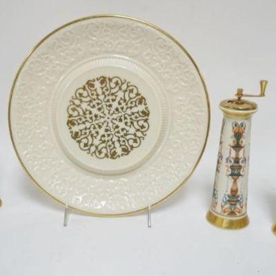 1033	LENOX SALT & PEPPER MILLS & 12 IN LENOX PLATE
