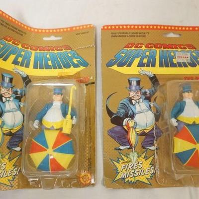 1144	TOY BIZ DC COMICS SUPER HEROS, BATMAN, PENGUIN IN BLISTER PACK, 1989, BOTH CARDS WORN
