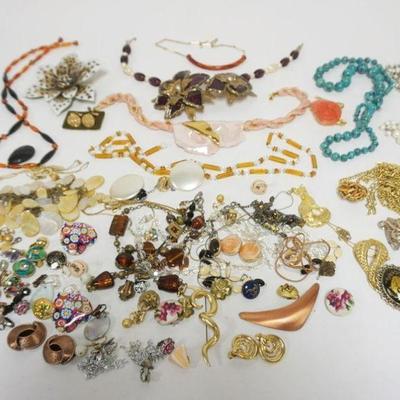 1247	ASSORTED COSTUME JEWELRY
