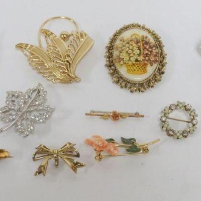 1230	11 ASSORTED LADIES DESIGNER PINS, 1-12K GOLD FILLED, ANTIQUE PIN AND SOME SIGNED BY MAKER
