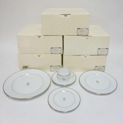 1036	HAVILAND *FLORENT PLATIN* DINNERWARE, 30 PIECES
