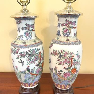  2 Chinoiserie porcelain vase table lamps