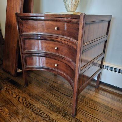 Dessin Fournir Mahogany Nightstand