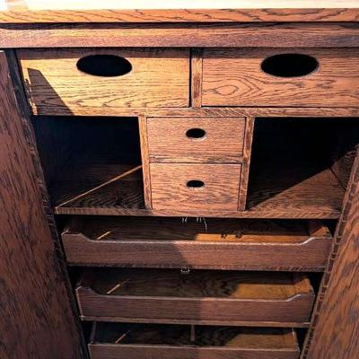 AntiqueOak Cabinet/Wardrobe