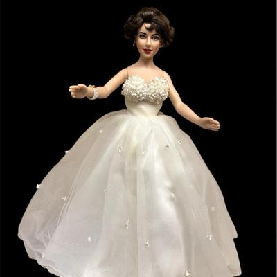 Elizabeth Taylor Franklin Mint With COA And Additional Outfit And Accessories 