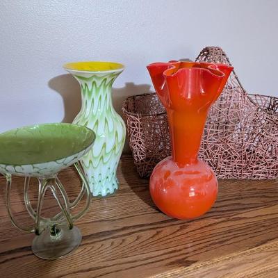 Eye catching glass decor with leather string basket
