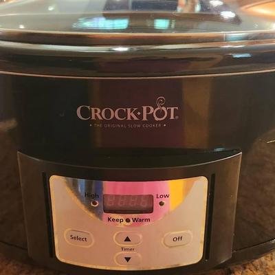 Crockpot With Locking Lid