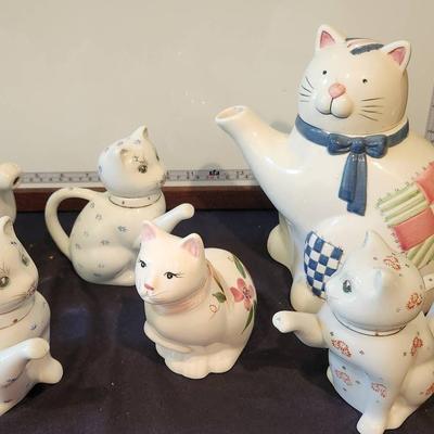 Lot Of Vintage Porcelain Cat Teapot-like Decor