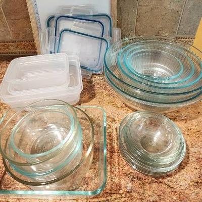 Lot Of Pyrex Dishes And Snapware Containers