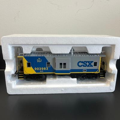 M.T.H. CSX Bay Window Caboose #26-91694
